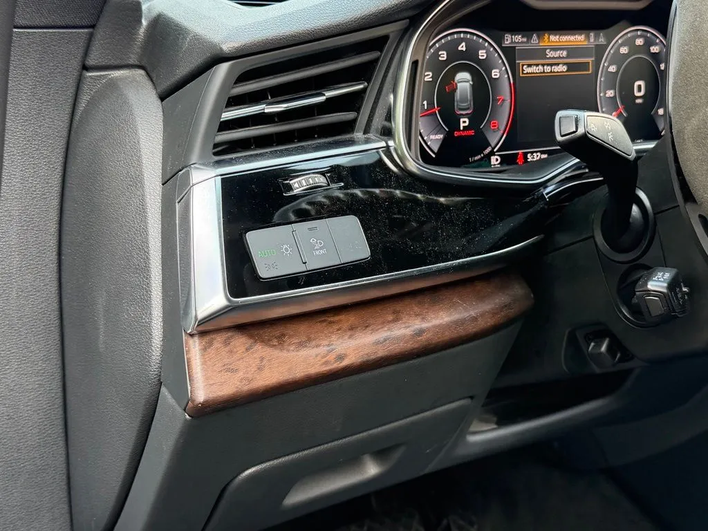 Audi Q8 photo 28