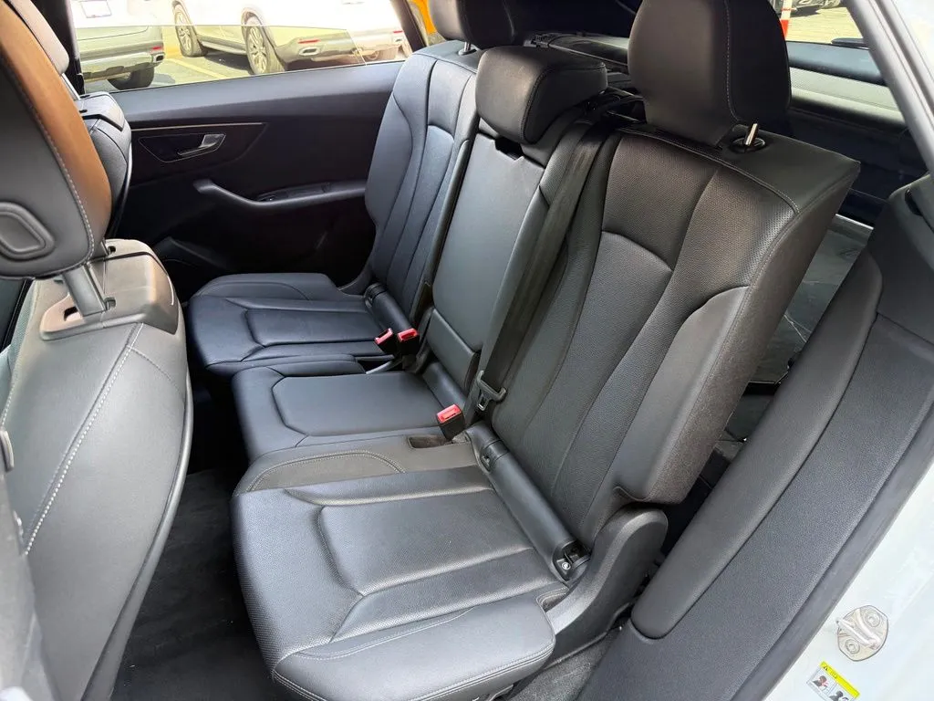 Audi Q8 photo 32