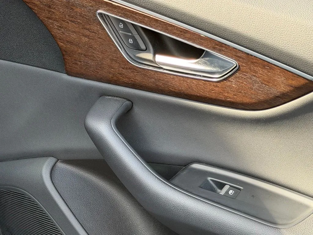 Audi Q8 photo 38