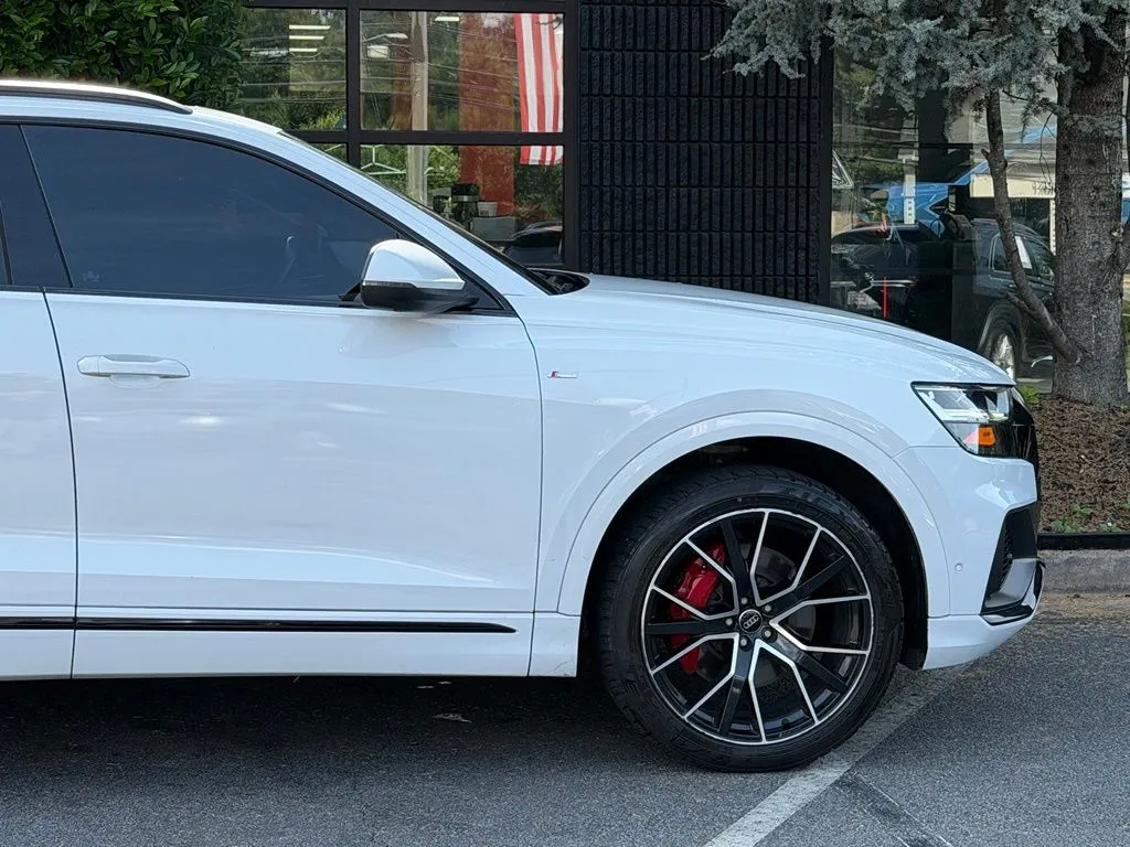 Audi Q8 photo 23