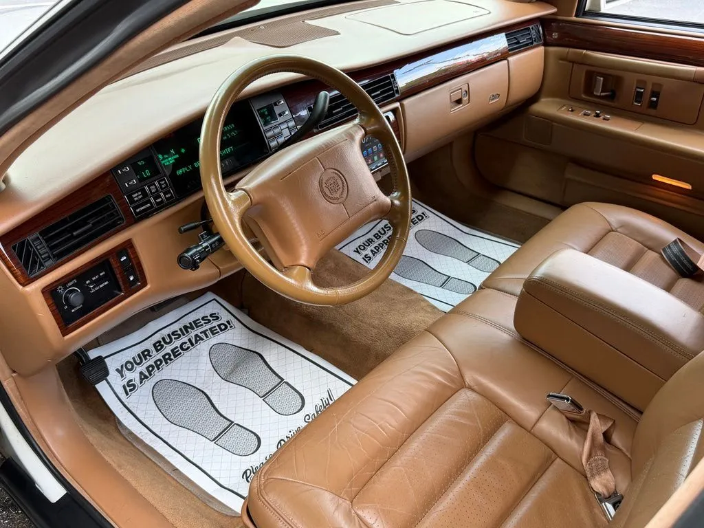 Cadillac DeVille photo 24