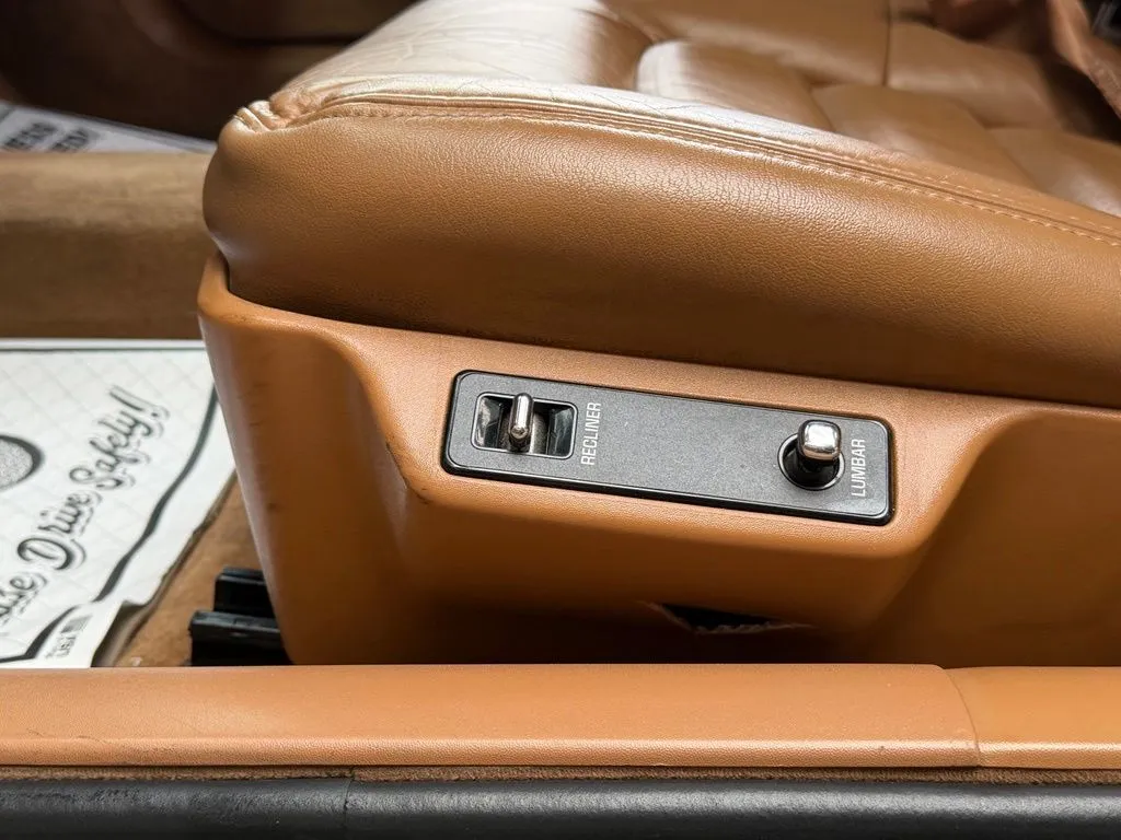 Cadillac DeVille photo 27