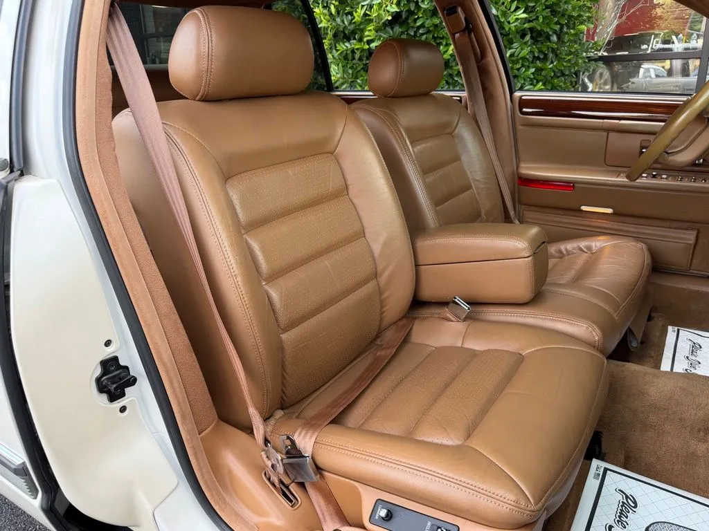 Cadillac DeVille photo 35