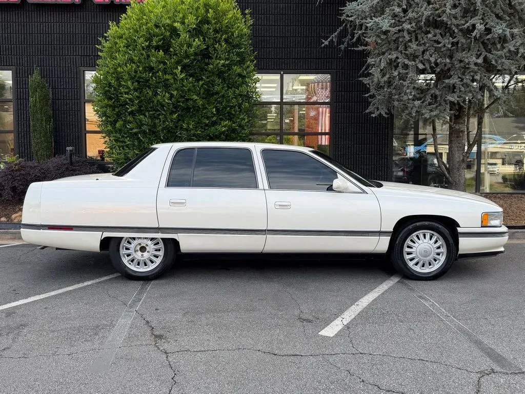 Cadillac DeVille photo 21