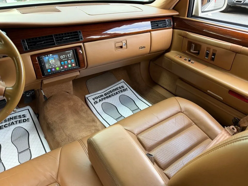Cadillac DeVille photo 43