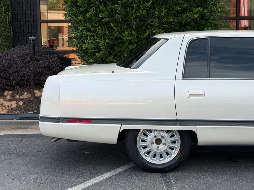 Cadillac DeVille photo 22