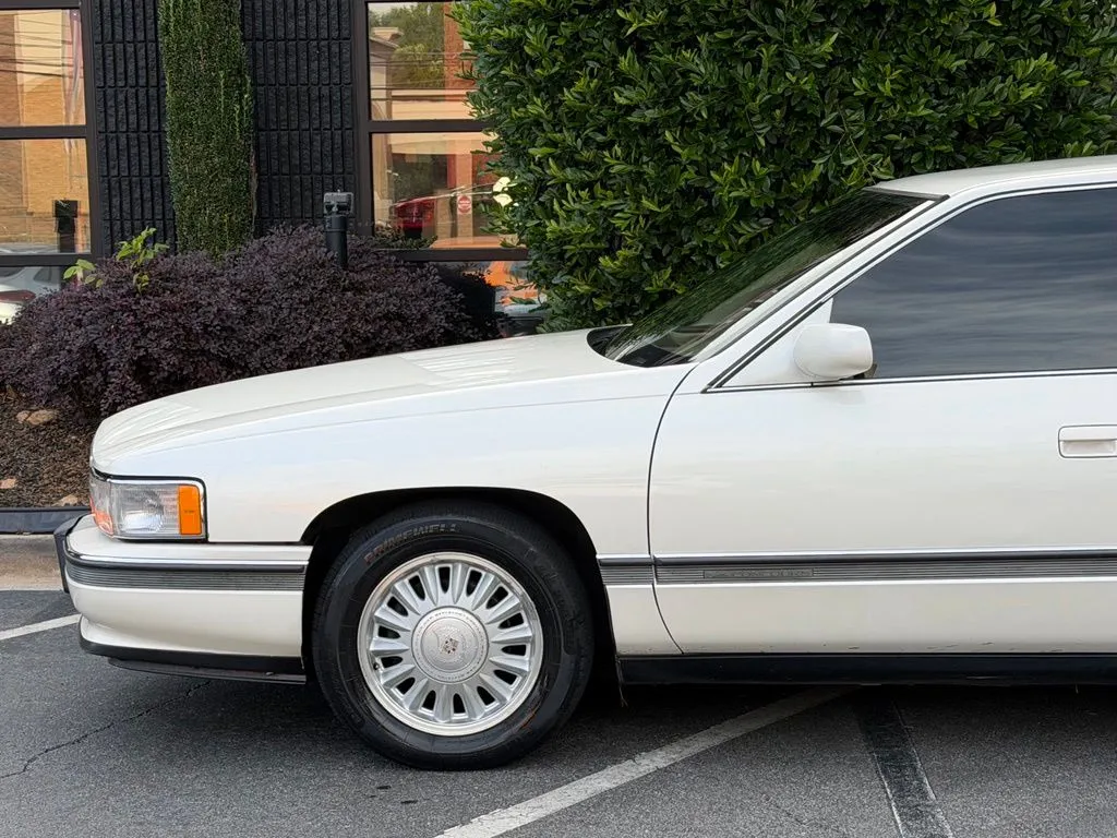 Cadillac DeVille photo 10