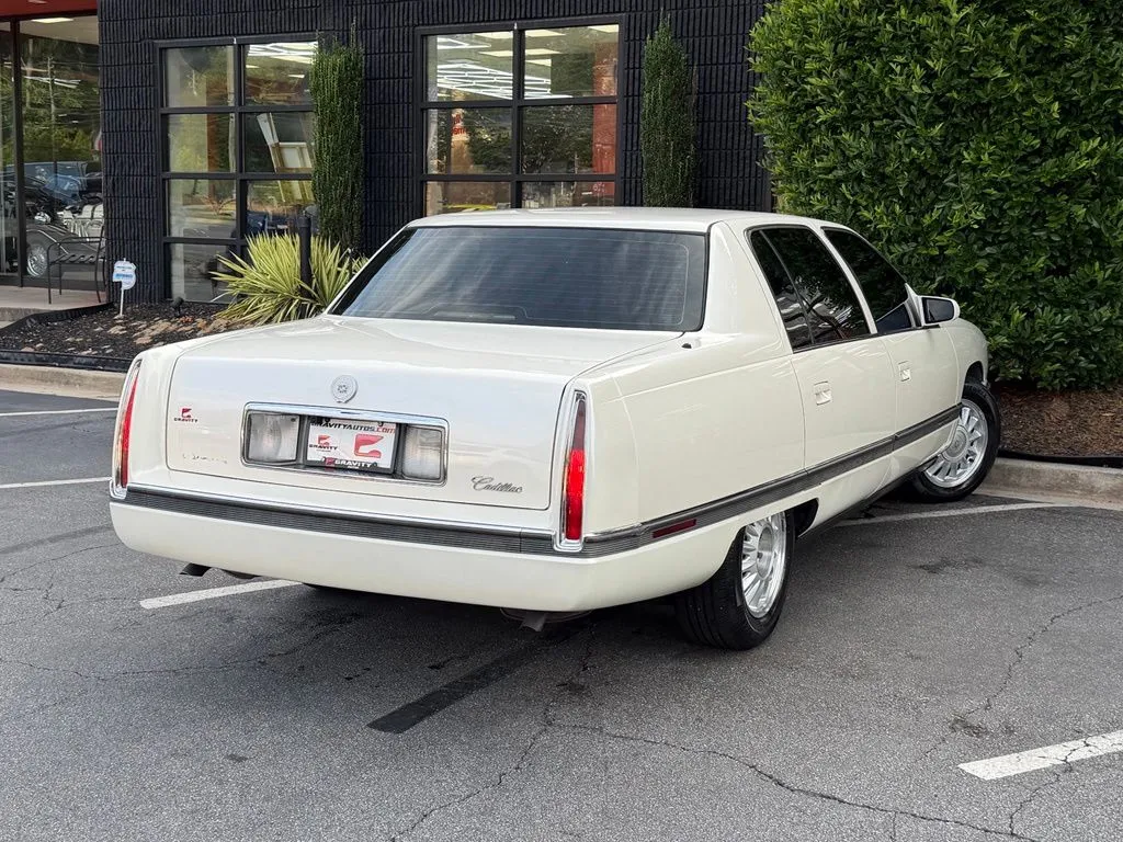 Cadillac DeVille photo 12