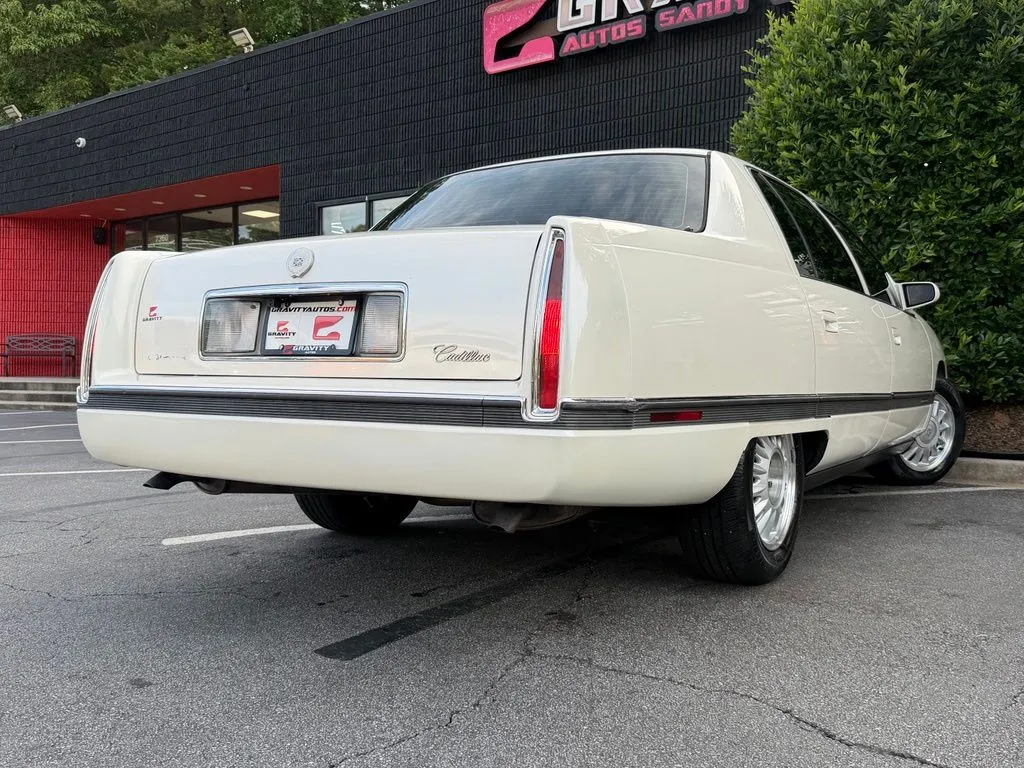 Cadillac DeVille photo 13