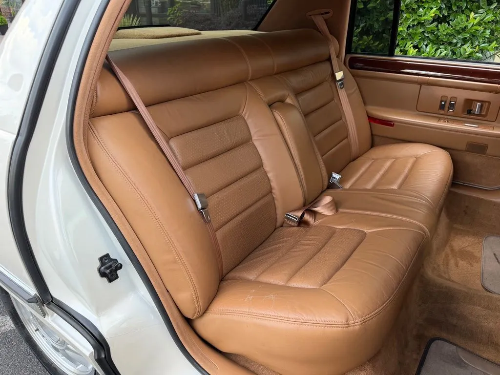 Cadillac DeVille photo 40
