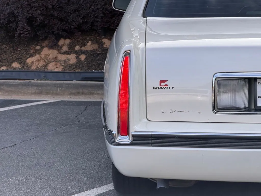 Cadillac DeVille photo 15