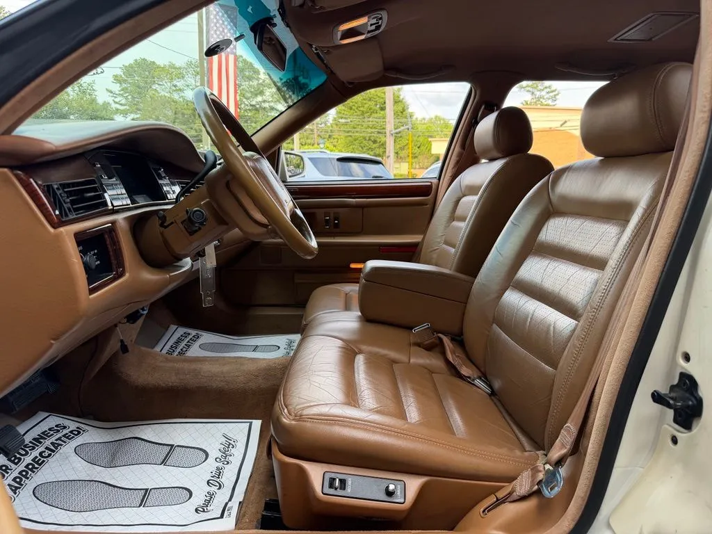 Cadillac DeVille photo 25