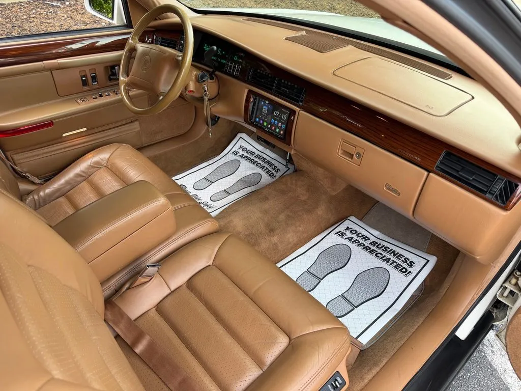 Cadillac DeVille photo 33