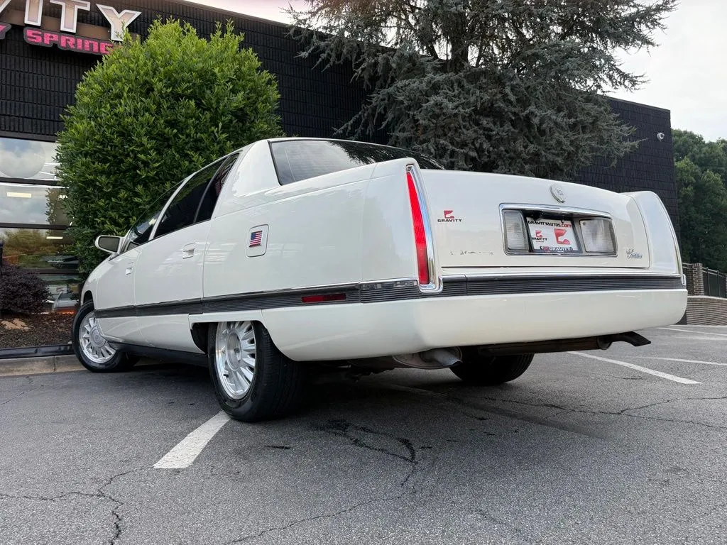 Cadillac DeVille photo 20