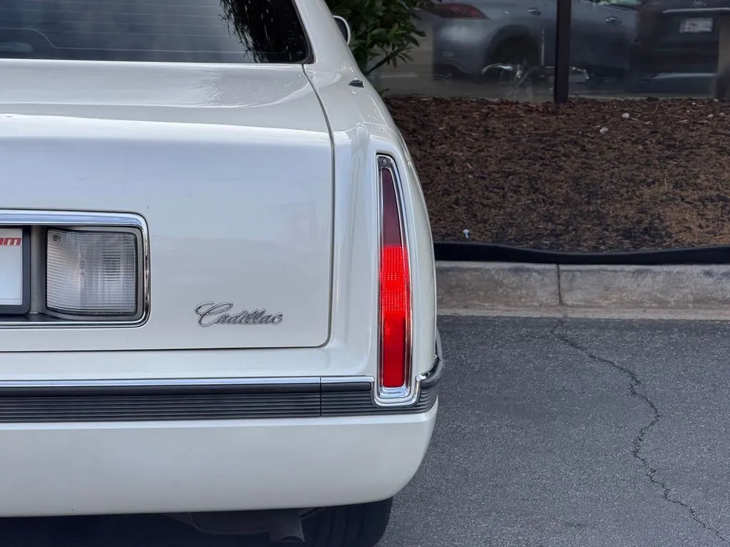 Cadillac DeVille photo 16