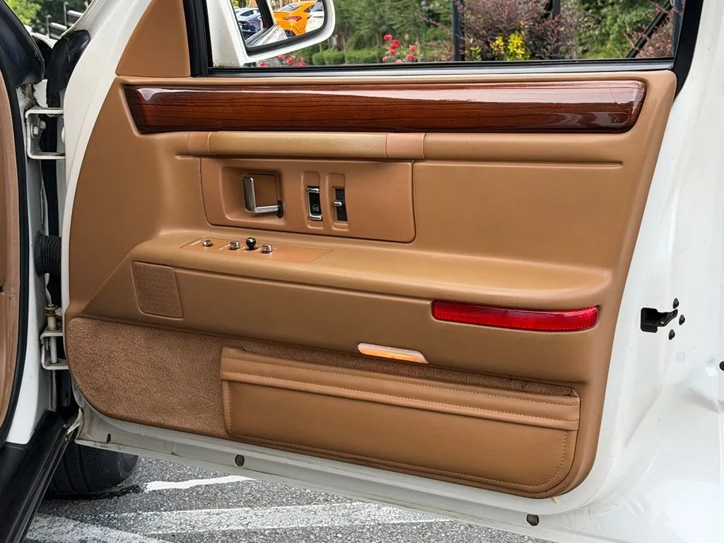 Cadillac DeVille photo 37
