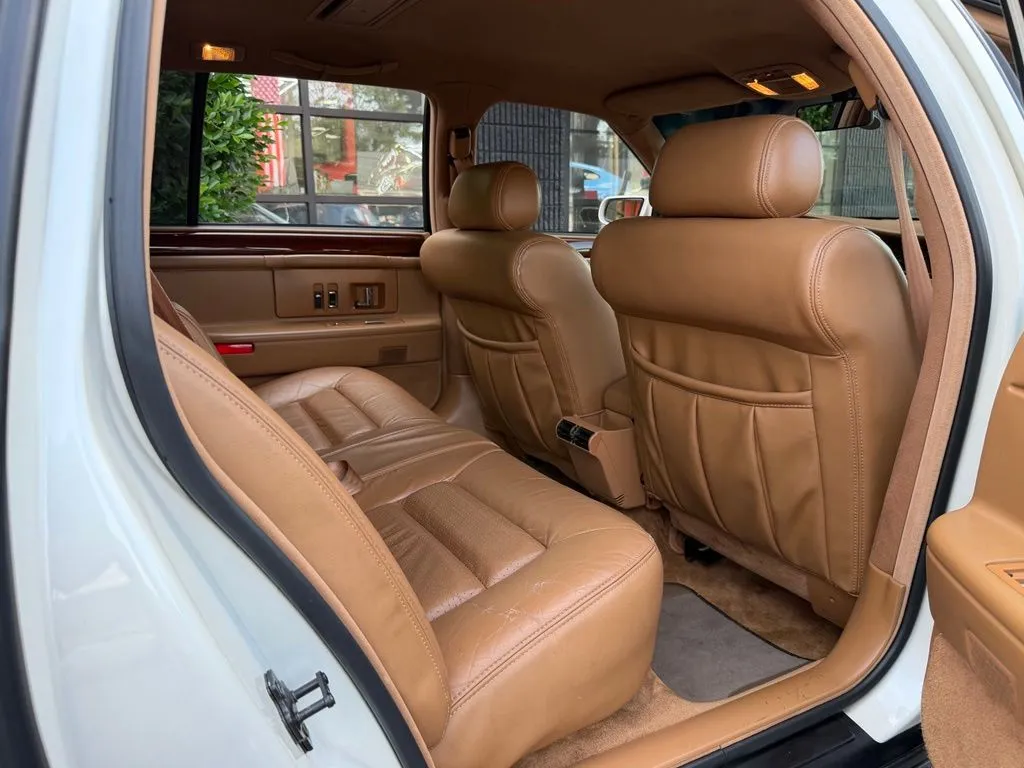 Cadillac DeVille photo 39