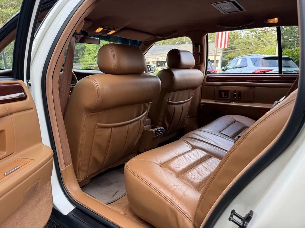 Cadillac DeVille photo 31