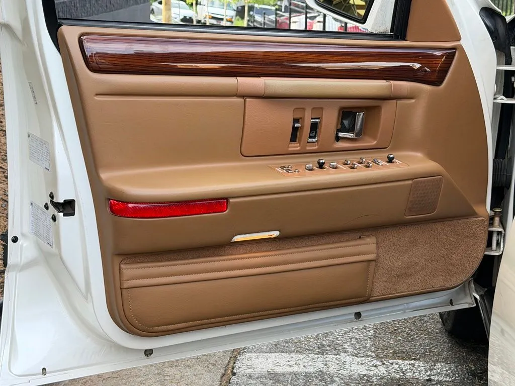 Cadillac DeVille photo 29