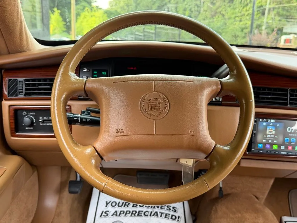 Cadillac DeVille photo 44