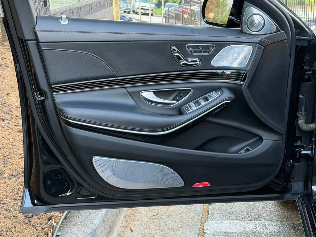 Mercedes-Benz S-Class photo 28