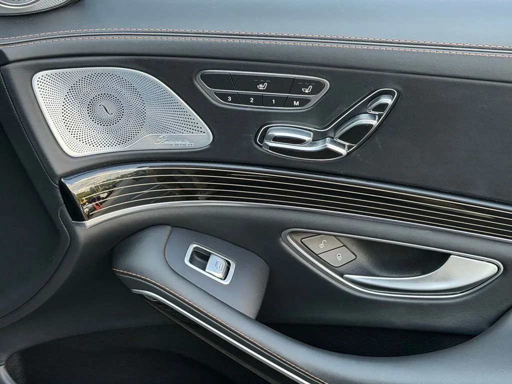 Mercedes-Benz S-Class photo 36