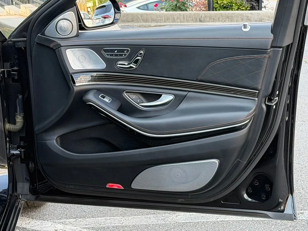 Mercedes-Benz S-Class photo 35