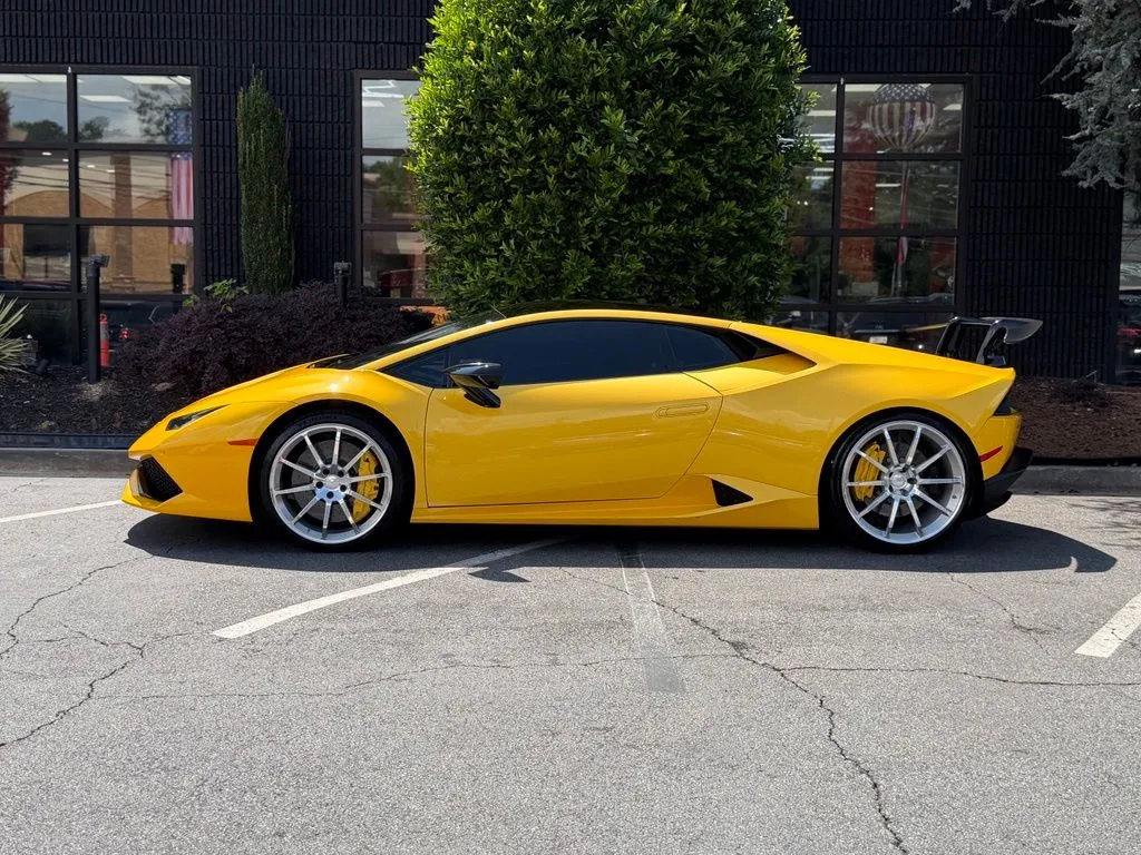 Lamborghini Huracan photo 9