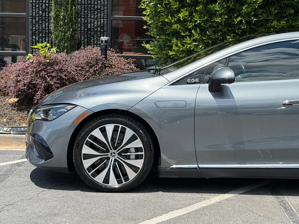 Mercedes-Benz EQE photo 9