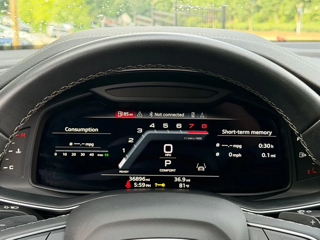 Audi Q8 photo 46