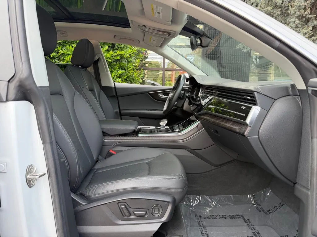 Audi Q8 photo 33