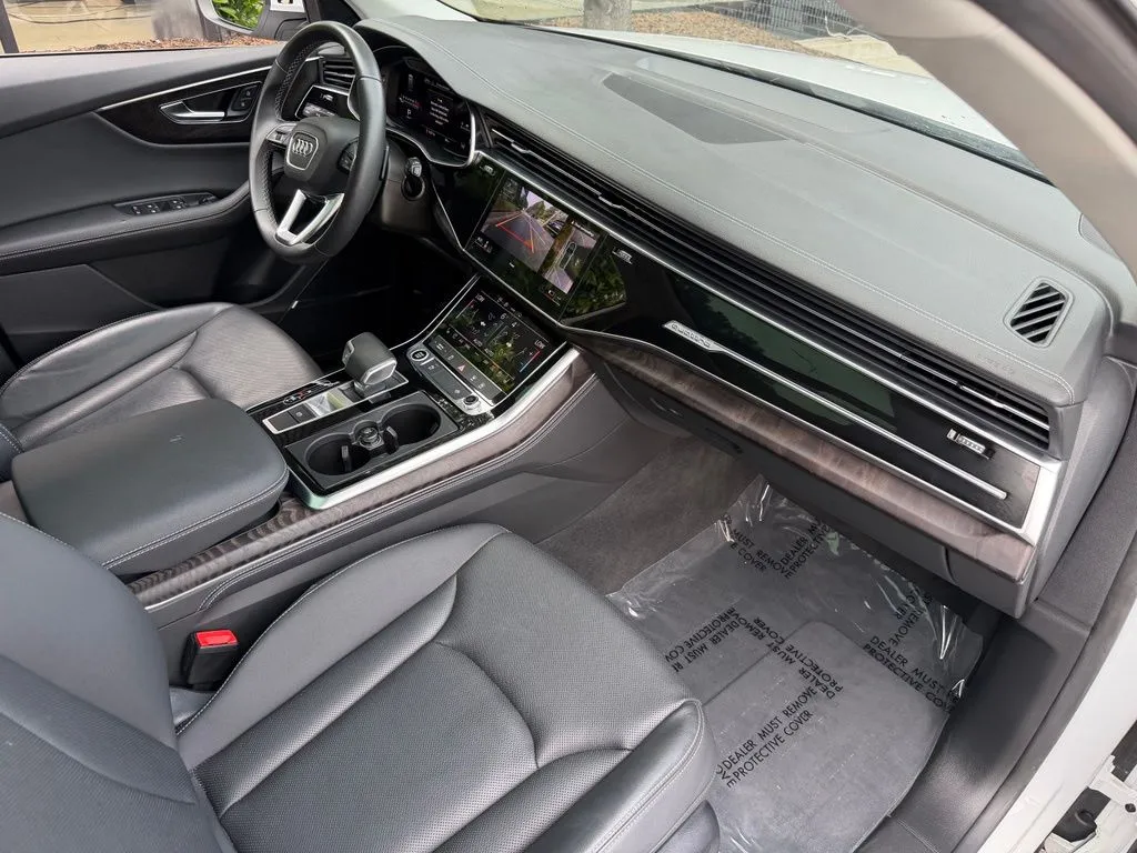 Audi Q8 photo 32