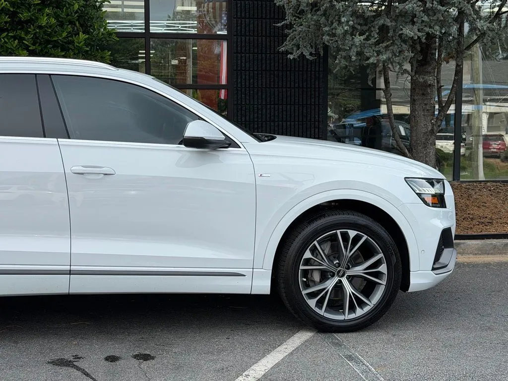 Audi Q8 photo 23