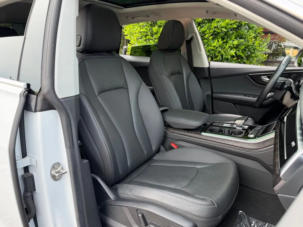 Audi Q8 photo 34