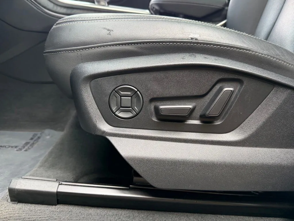 Audi Q8 photo 27