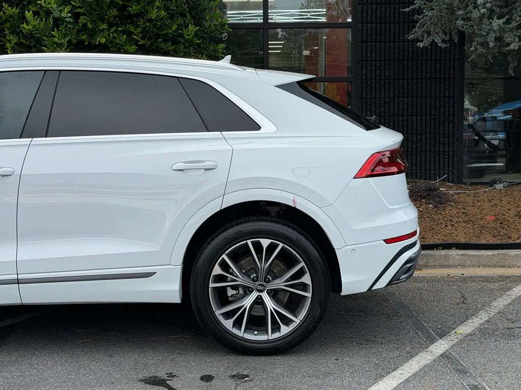 Audi Q8 photo 11