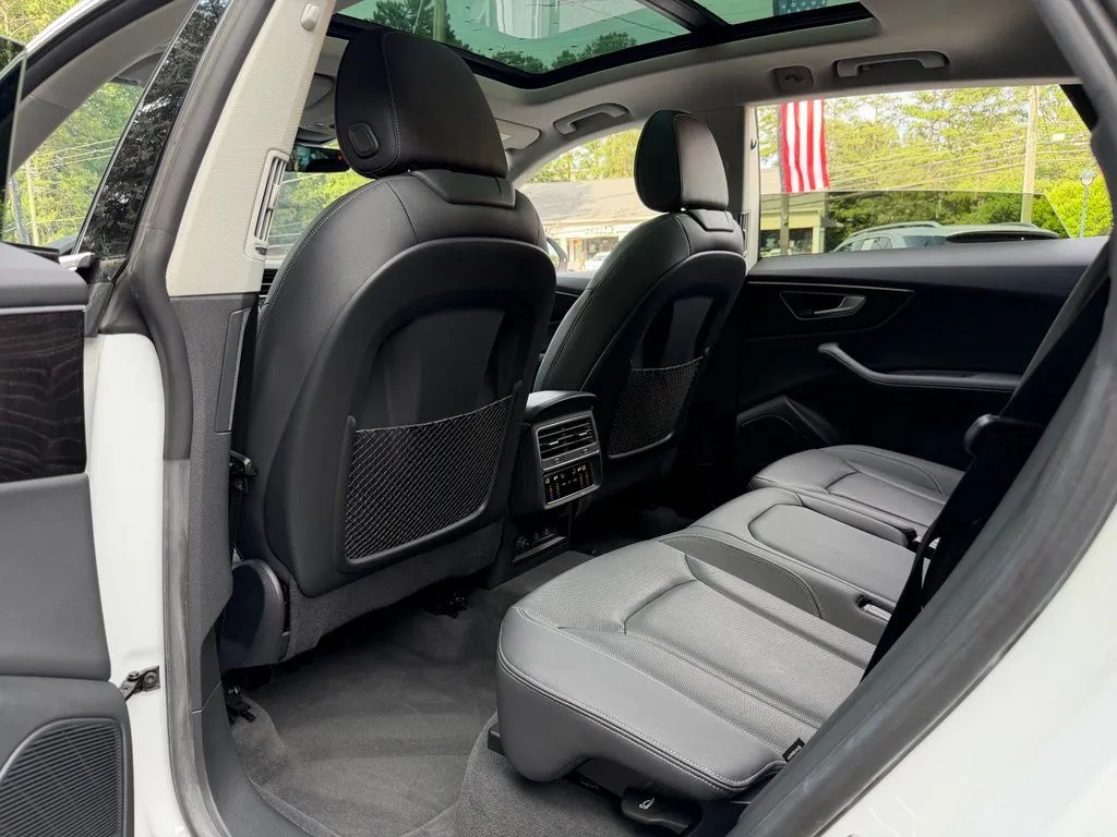 Audi Q8 photo 30