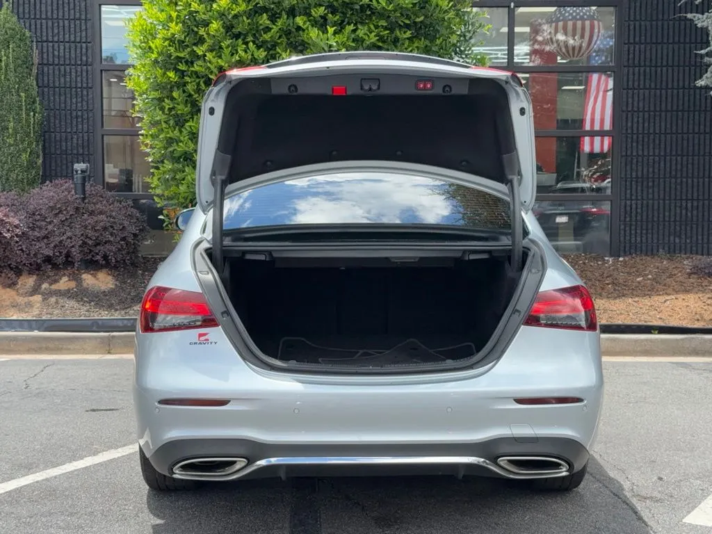 Mercedes-Benz E-Class photo 17