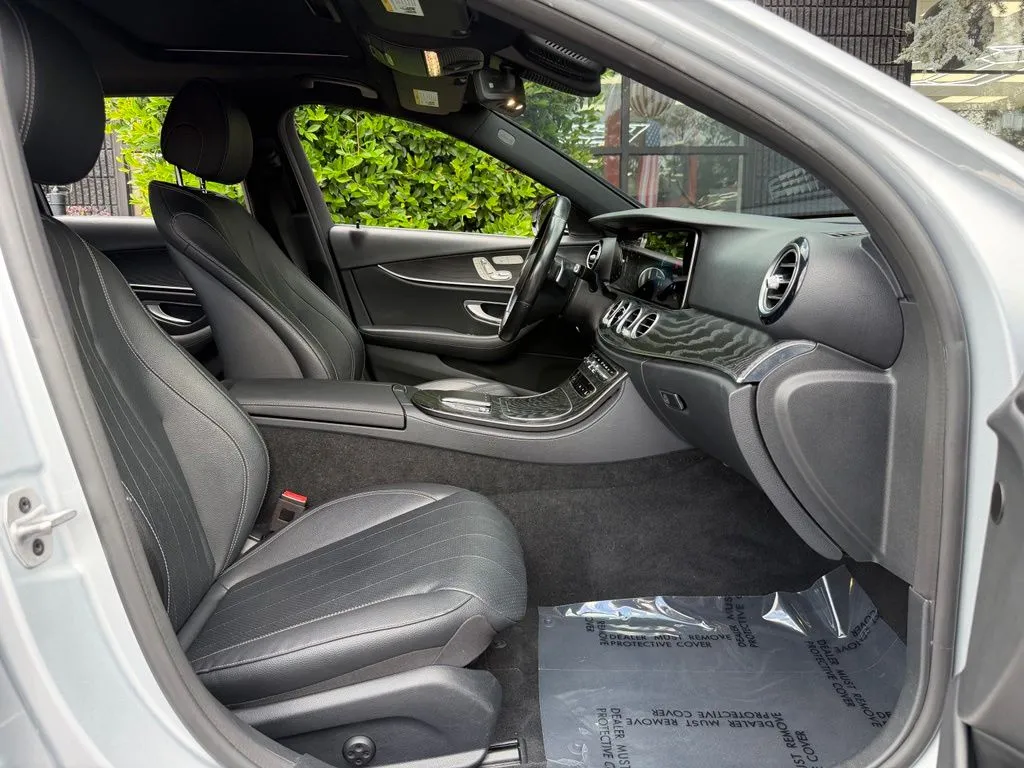 Mercedes-Benz E-Class photo 34