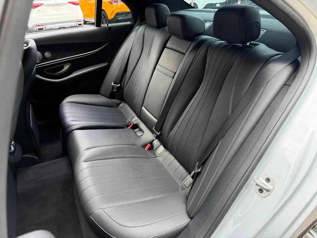 Mercedes-Benz E-Class photo 32
