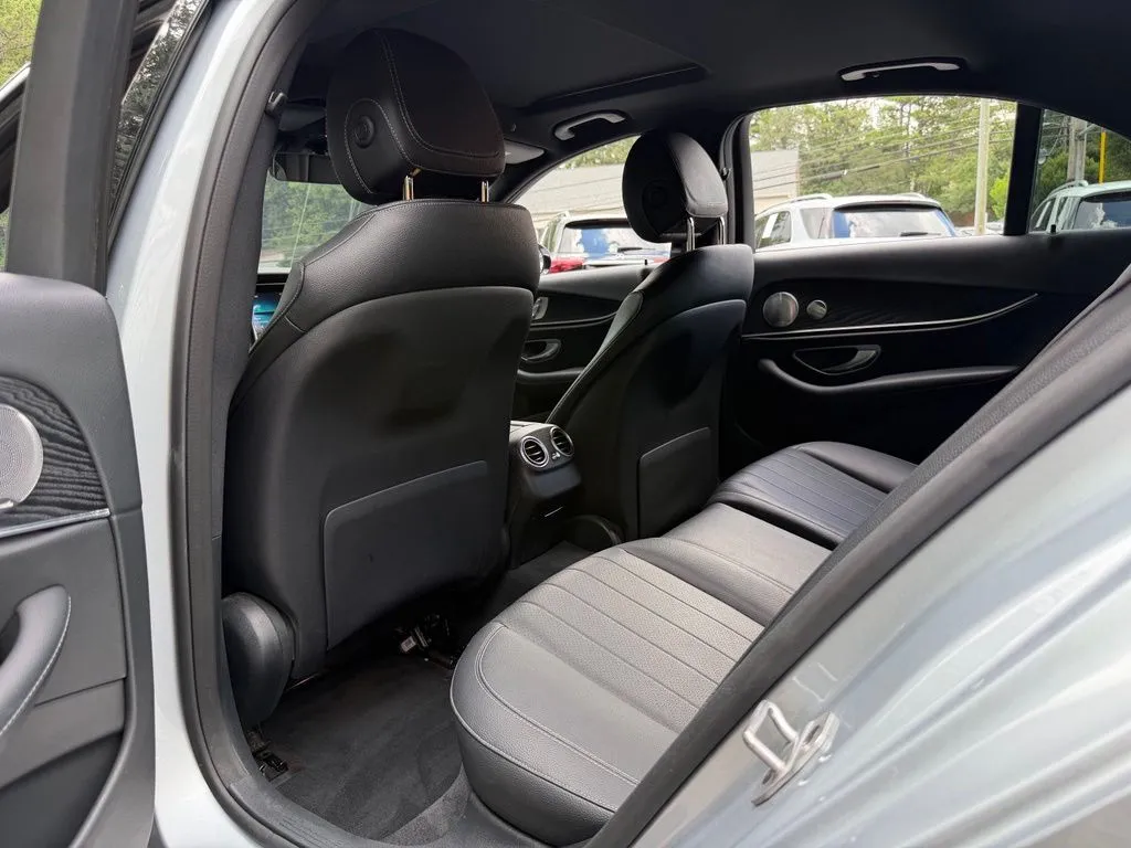 Mercedes-Benz E-Class photo 31