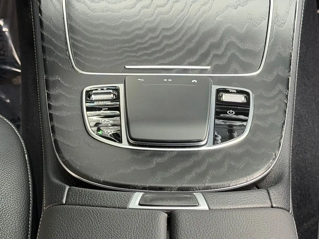Mercedes-Benz E-Class photo 49
