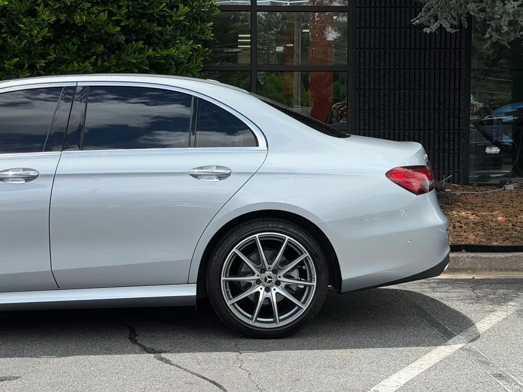 Mercedes-Benz E-Class photo 11