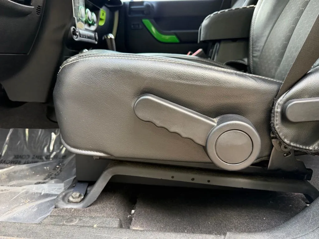 Jeep Wrangler JK photo 26
