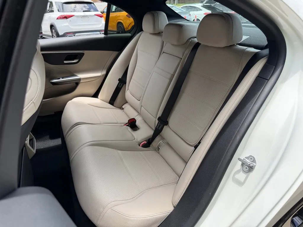 Mercedes-Benz C-Class photo 31