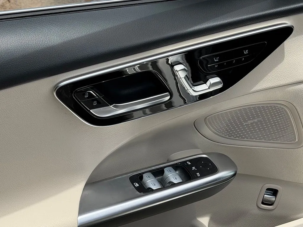 Mercedes-Benz C-Class photo 29