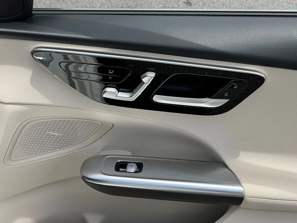 Mercedes-Benz C-Class photo 36