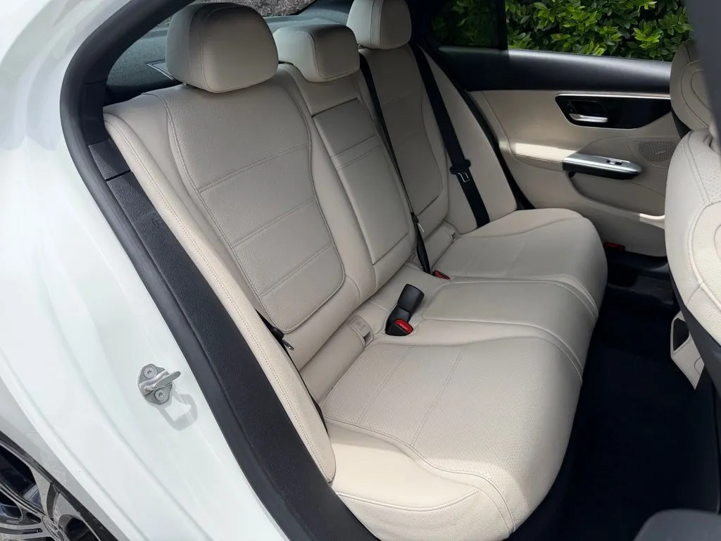 Mercedes-Benz C-Class photo 38