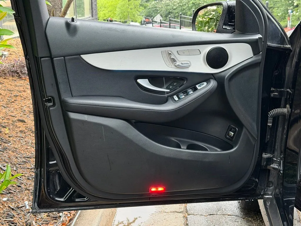 Mercedes-Benz GLC photo 29