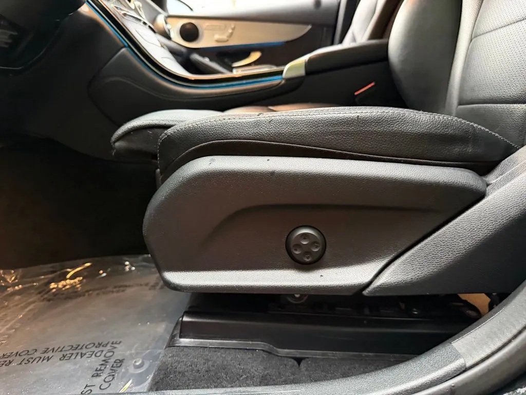 Mercedes-Benz GLC photo 27
